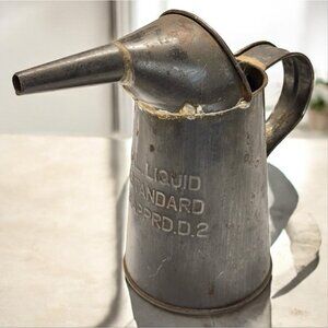 Vintage US Standard Quarter Gallon Measuring Can